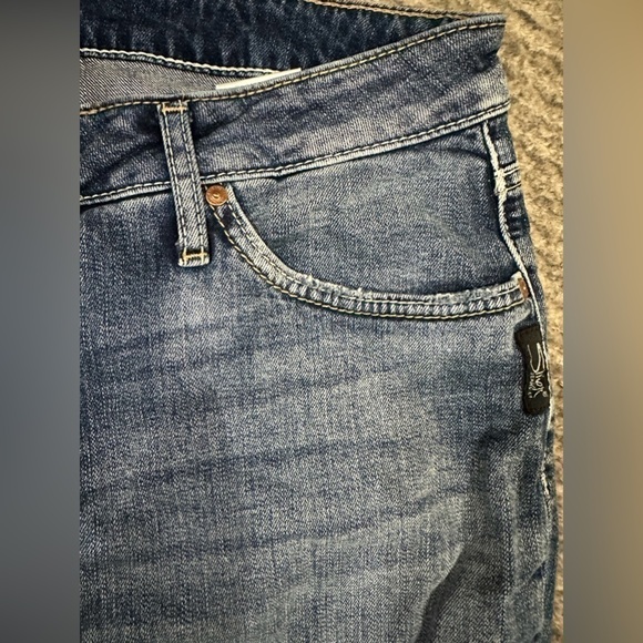 SILVER Women’s Boyfriend Distressed Capris 29/25, EUC! - Picture 6 of 8